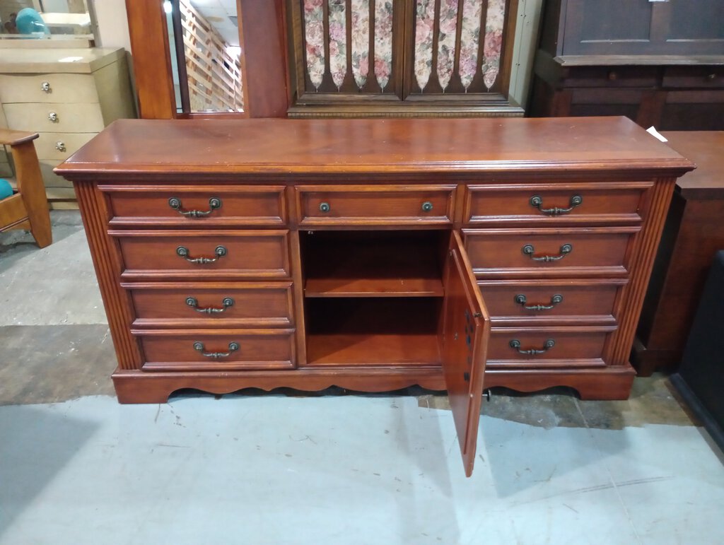 81744 - Cherry 7 Drawer Dresser 68x18x33