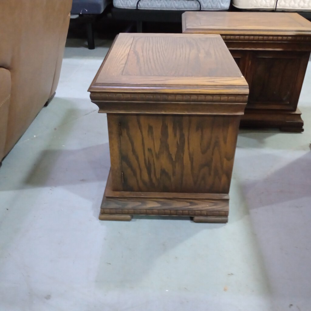 81753 - Pair Nightstands 26x18x20