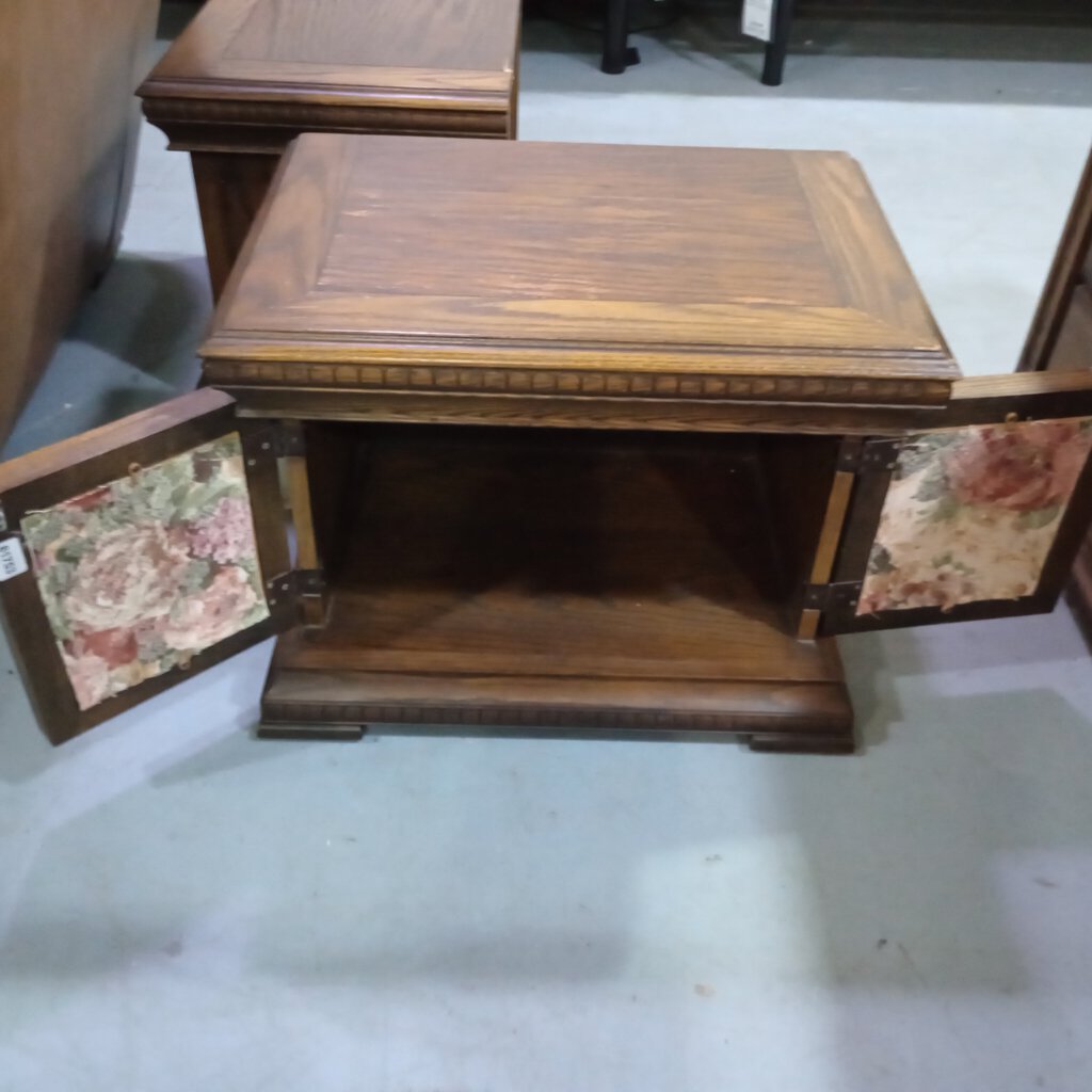 81753 - Pair Nightstands 26x18x20