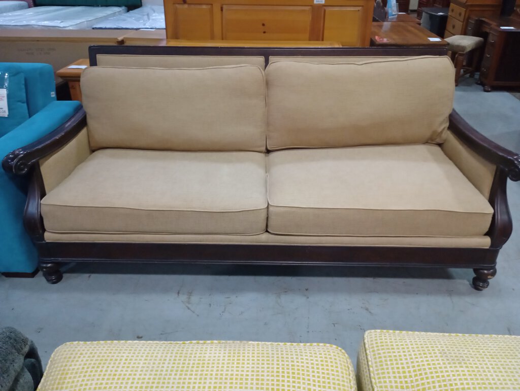 81784 - Bernhardt Wood Trim Sofa 82x37x37