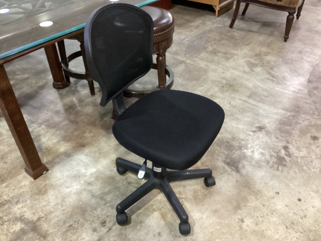 81815 - Black Office Chair 18x19x35