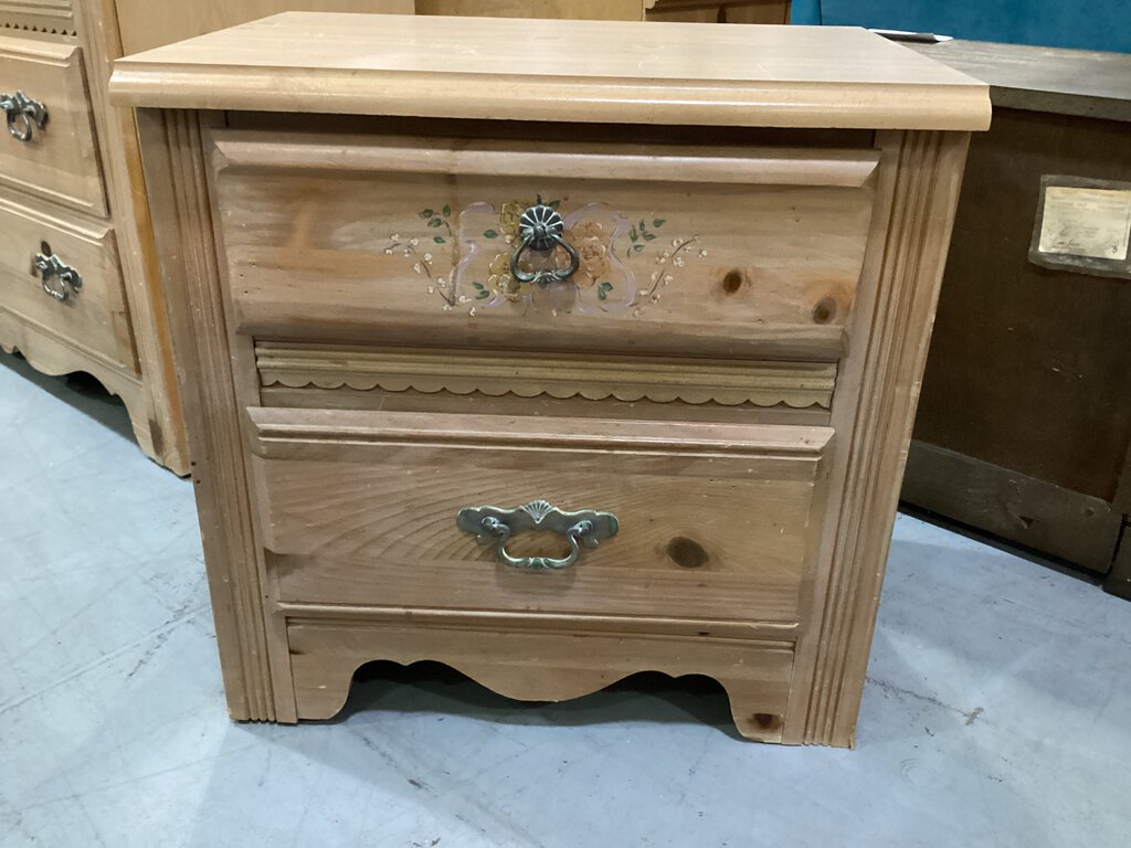 81739 - 2 Drawer Nightstand 22x16x22