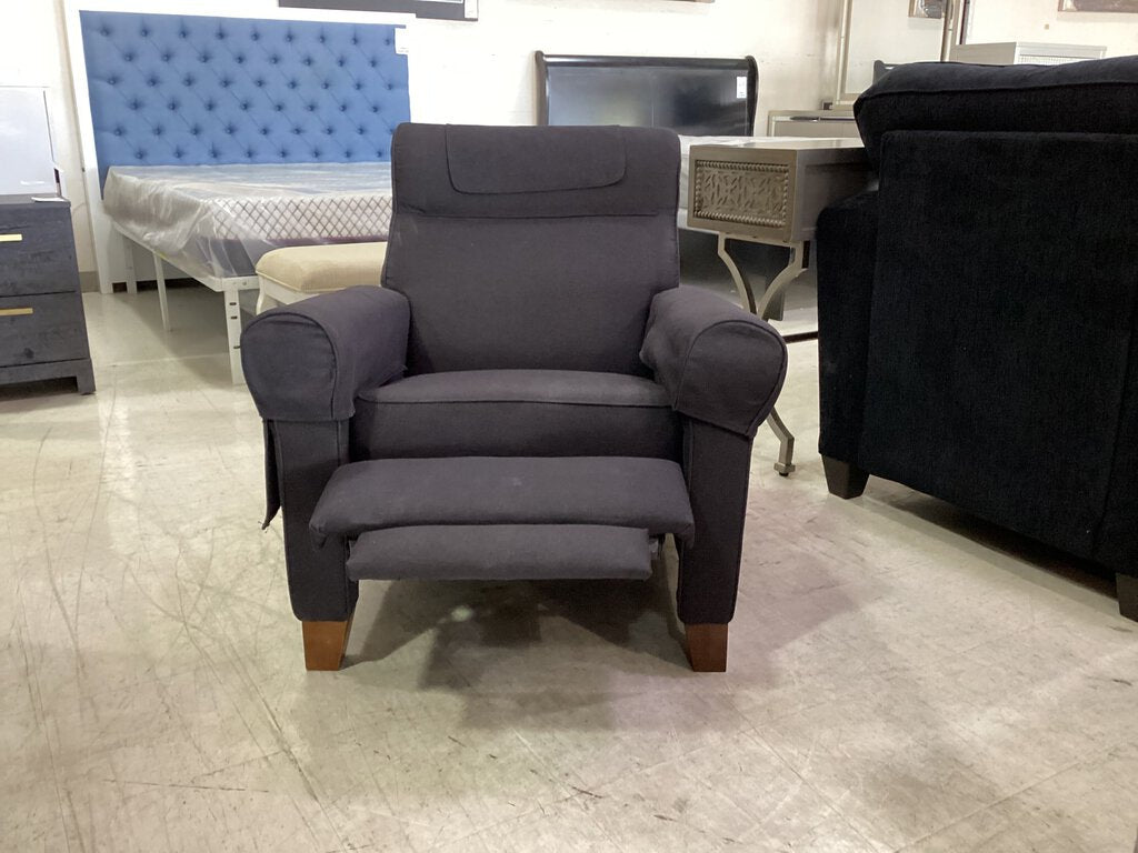 81811 - Muren Push Back Recliner 33x36x37