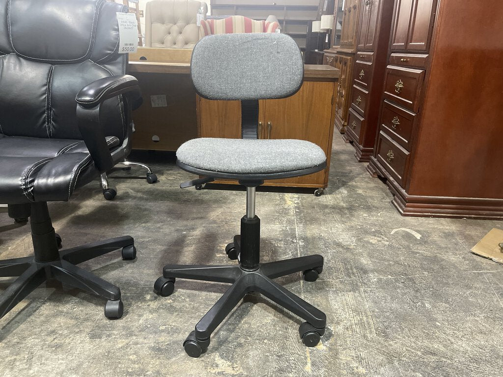 81814 - Gray Office Task Chair 17x20x34