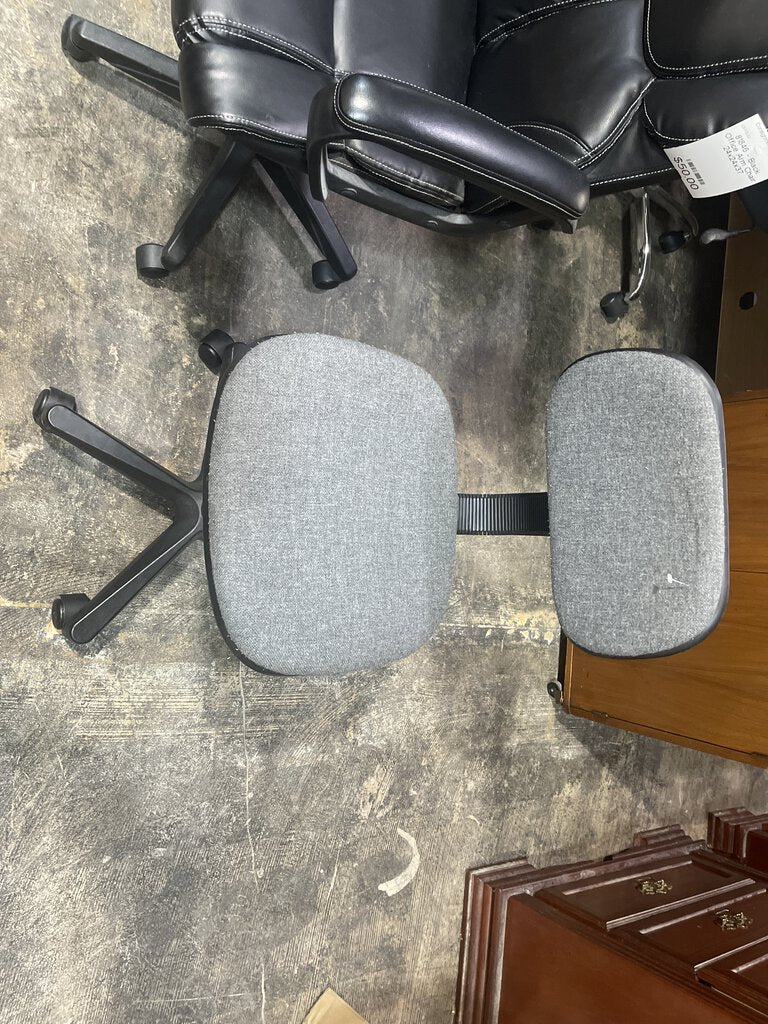 81814 - Gray Office Task Chair 17x20x34