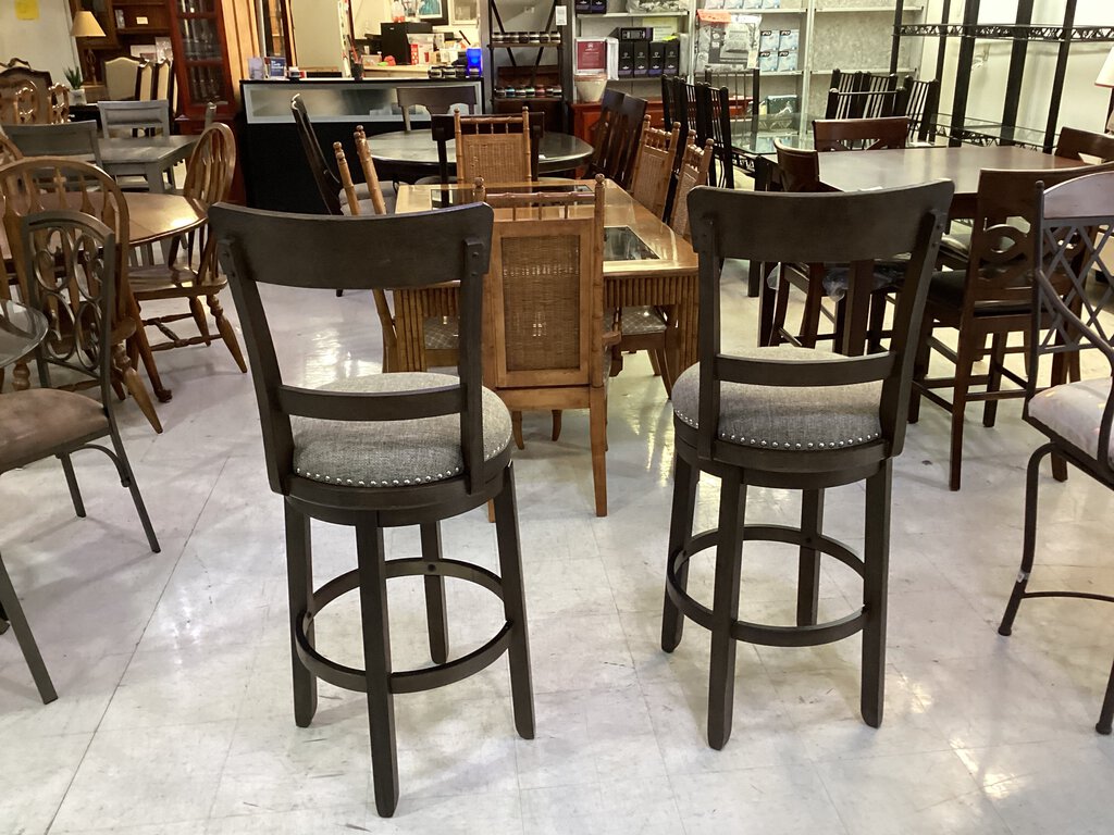 81802 (8502-1) Pair Ashley Swivel Barstools 18x18x42