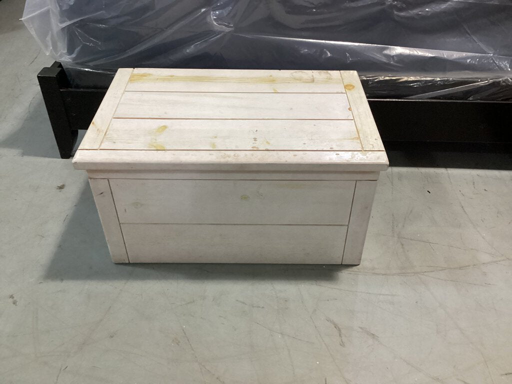 81796 - Whitewashed Toy Box Blanket Chest32x24x18