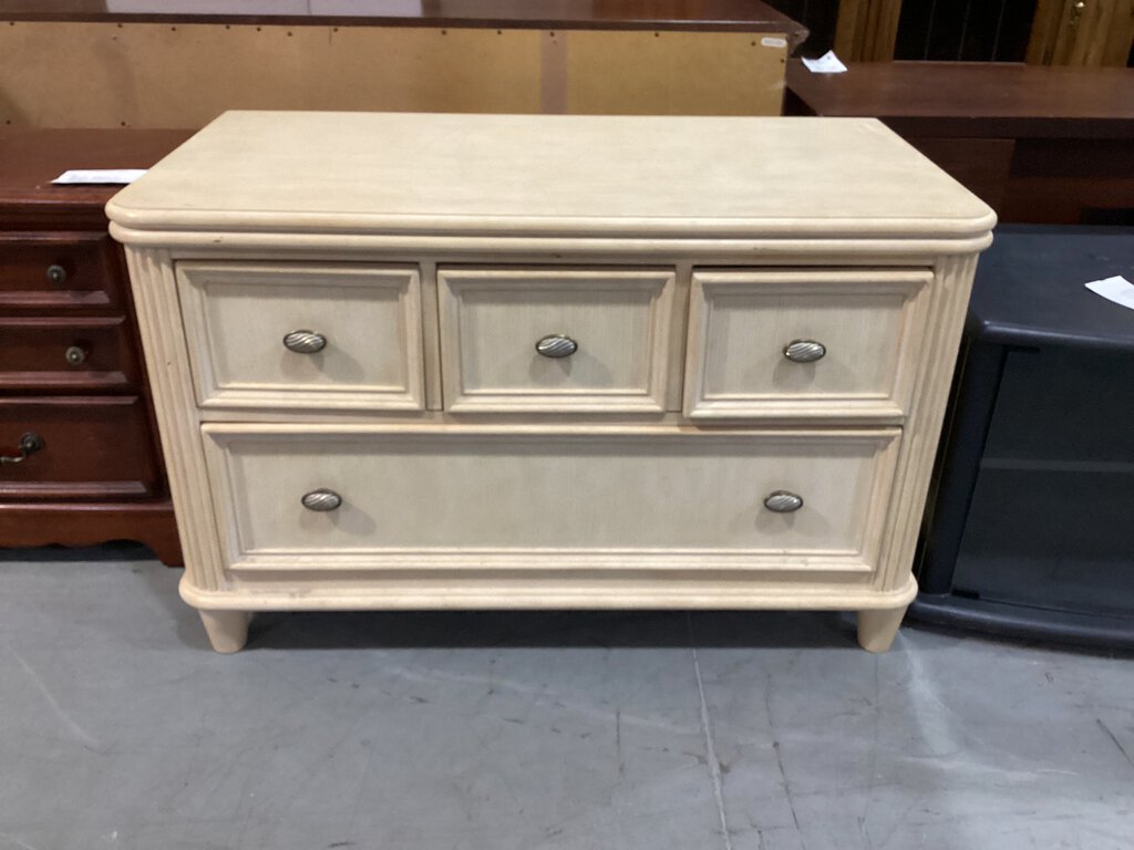 81856 - Universal 4 Drawer Chest 45x24x28