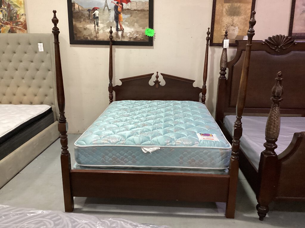 81770 - Queen Post Bed Frame 63x89x72