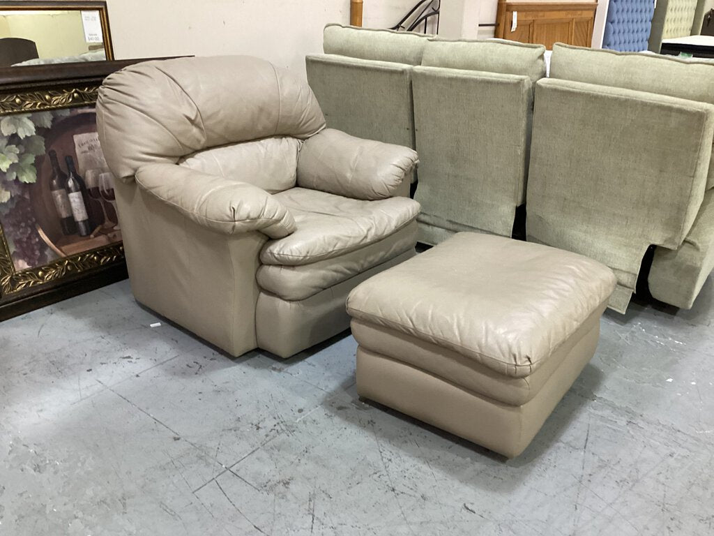 81921 - Bench Craft Leather Chair & Ottoman C: 44x33x37 O: 30x24x15