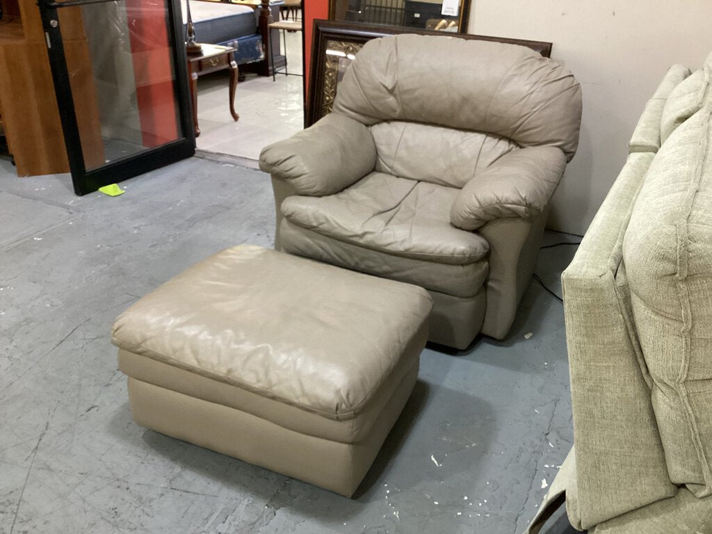 81921 - Bench Craft Leather Chair & Ottoman C: 44x33x37 O: 30x24x15