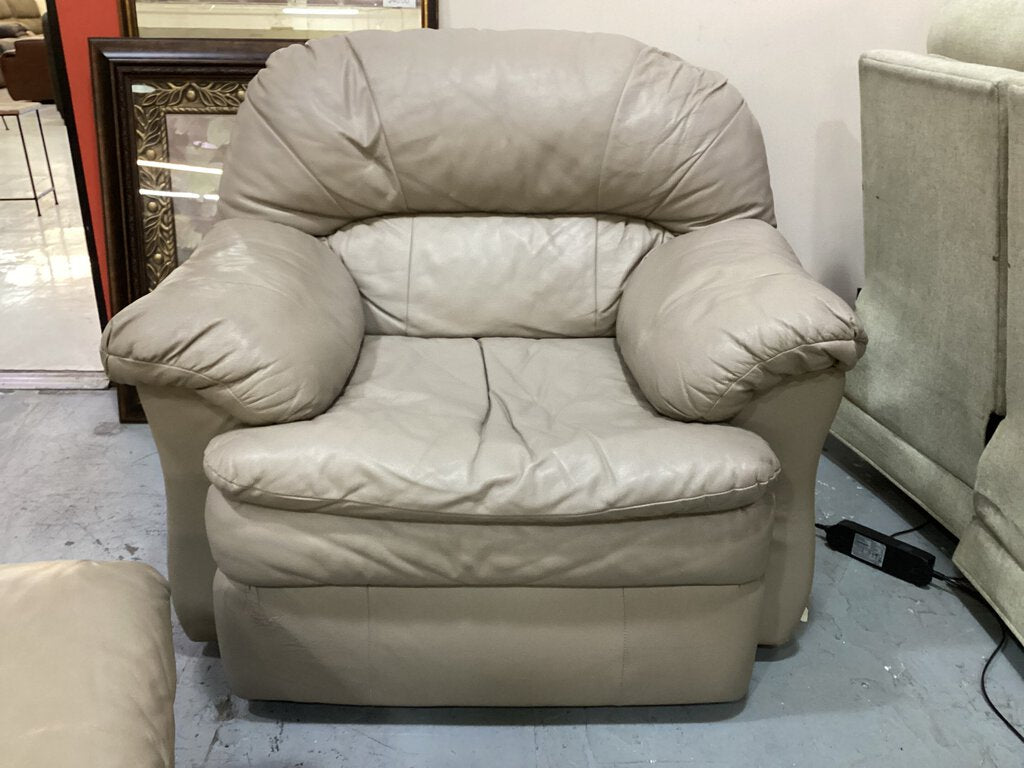 81921 - Bench Craft Leather Chair & Ottoman C: 44x33x37 O: 30x24x15