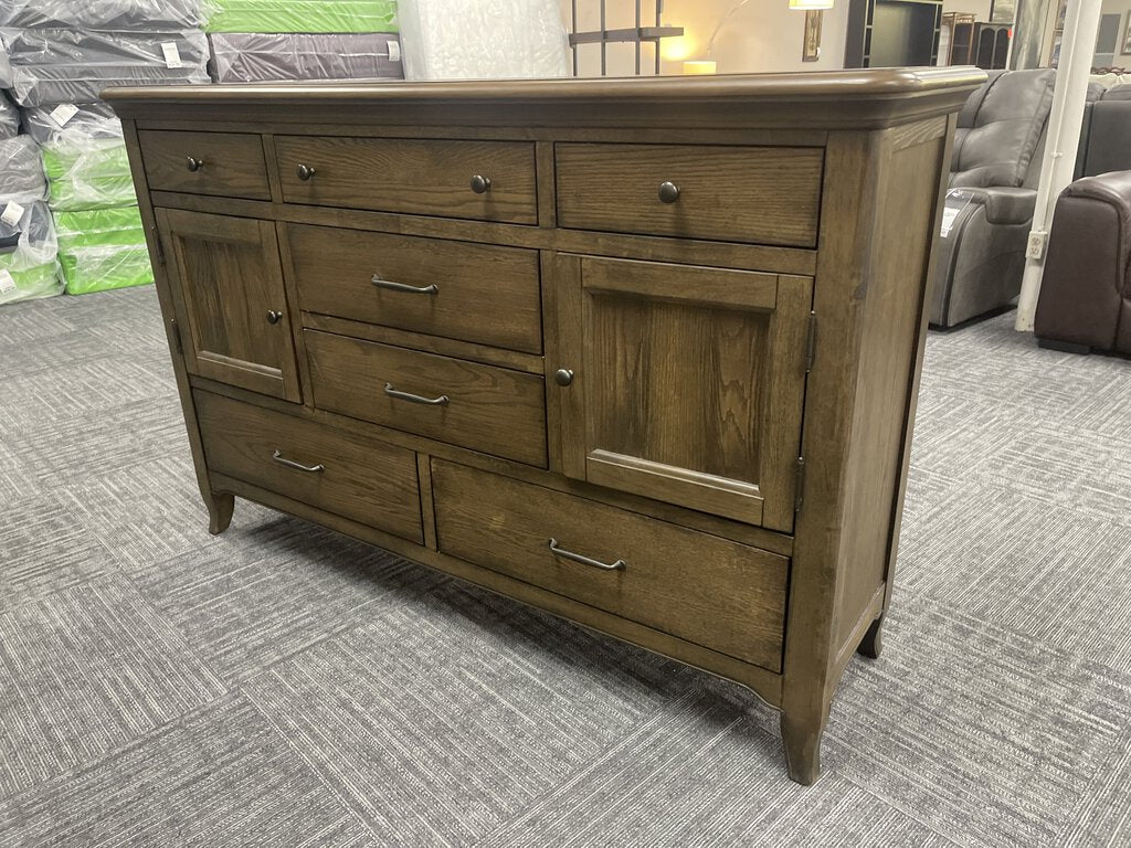 76820 - Magnussen Roxbury Seven Drawer Dresser 66x19x43