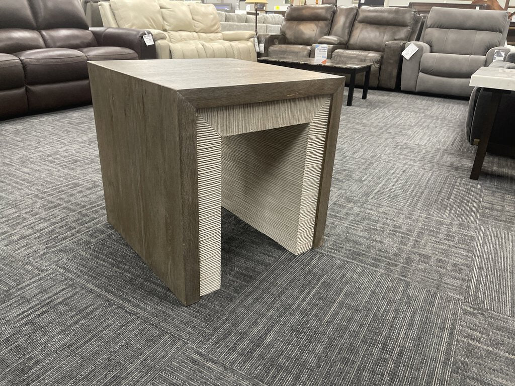 76815 - Hooker Skipper End Table 24x26x25