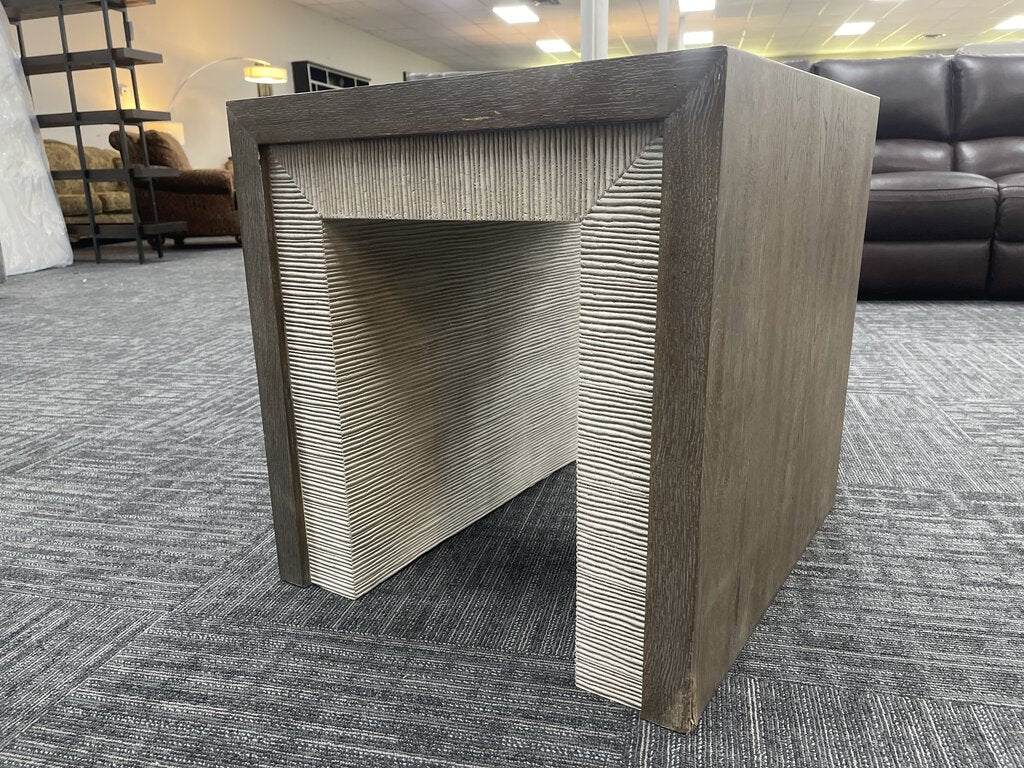 76815 - Hooker Skipper End Table 24x26x25