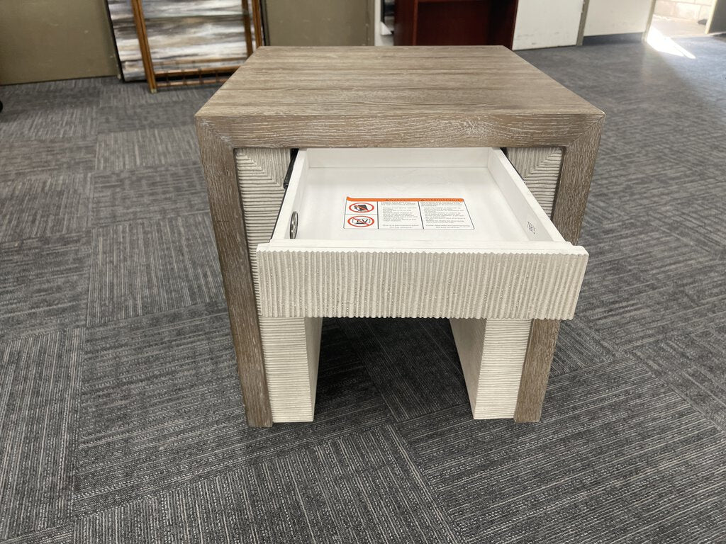 76815 - Hooker Skipper End Table 24x26x25