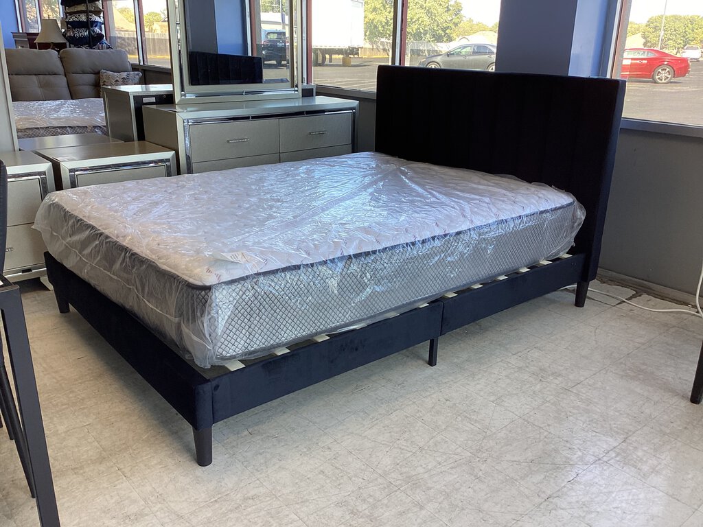 Elisa NEW Queen Black Velvet Platform Bed Frame 61x85x44 (108230)