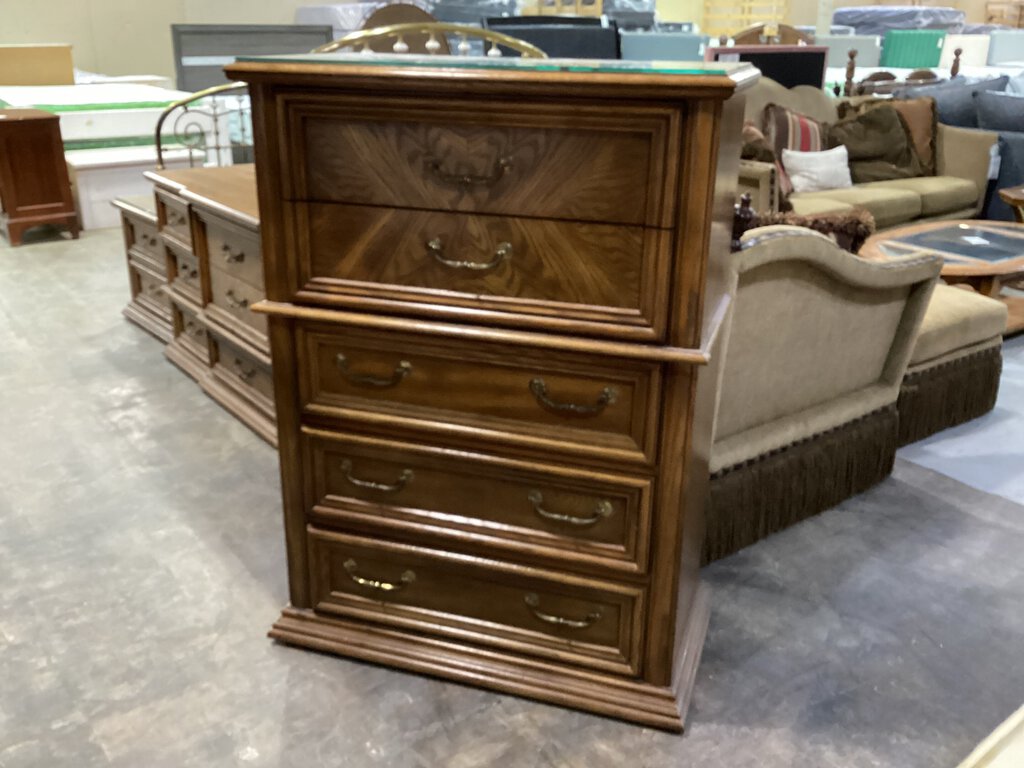 81977 - Bassett Westmoor Chest 36x18x49