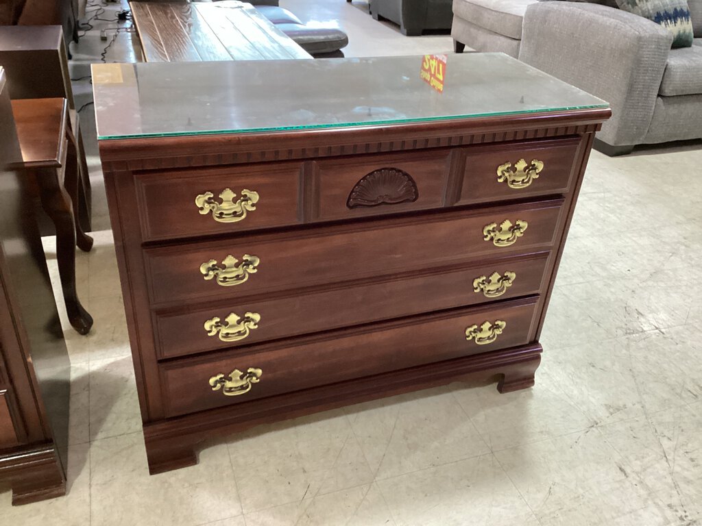 82000 - Cherry 3 Drawer Chest 40x18x32