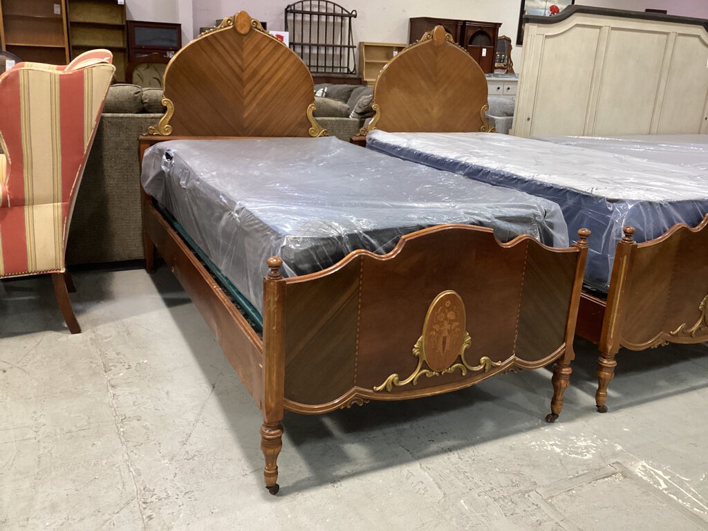 82008 - Vintage Twin Bed Frame 42x80x53