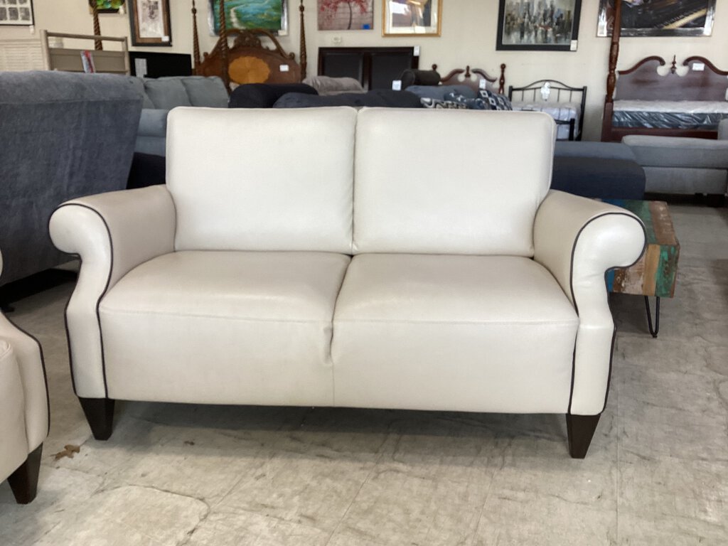 82017 - Natuzzi Editions Ivory Sofa and Loveseat 86/63x34x35