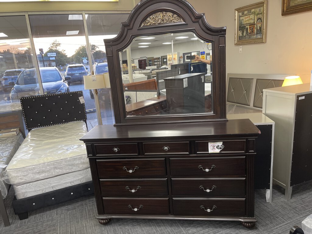 76863 - Syracuse Six Drawer Dresser w/Mirror 64x18x39