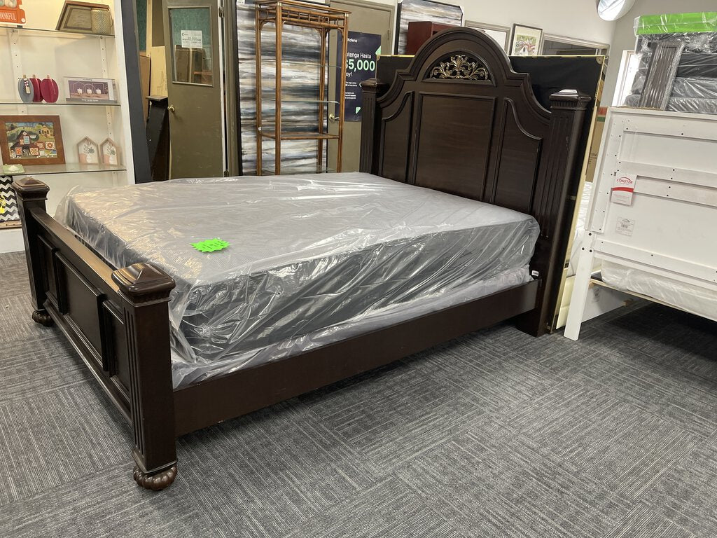 76866 - Wood Queen Bed Frame 65x90x65