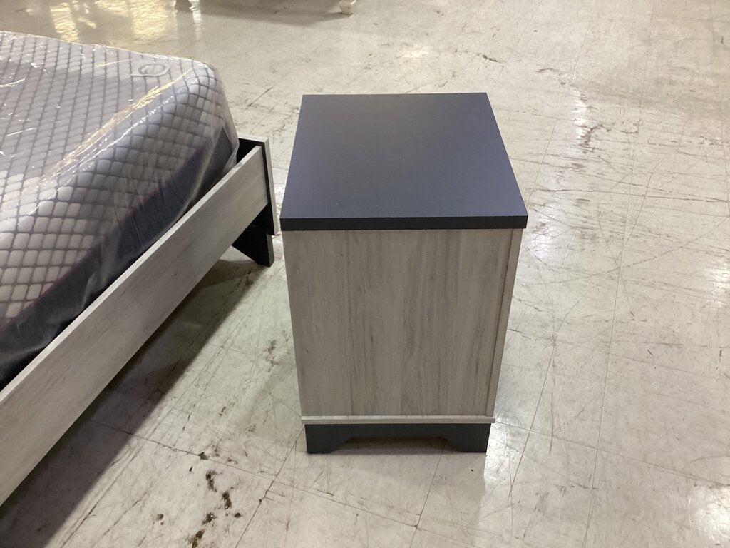 Albany NEW Nightstand 19x16x24 (123197)