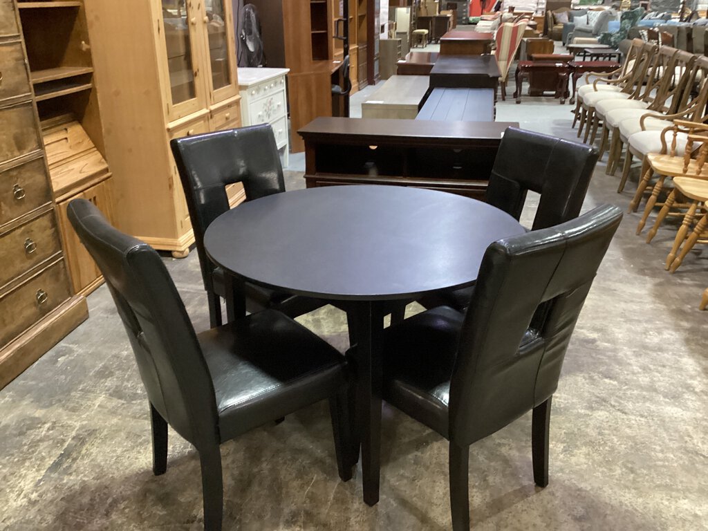 82039 - Black Round 5pc Dining Set 42x30