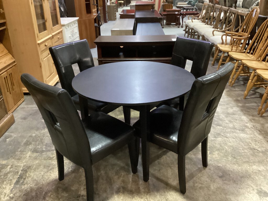 82039 - Black Round 5pc Dining Set 42x30