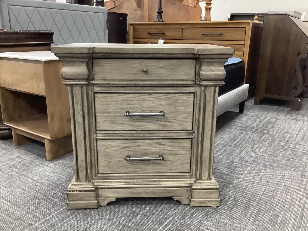 76873 - Pulaski Madison Ridge Nightstand 29x18x29