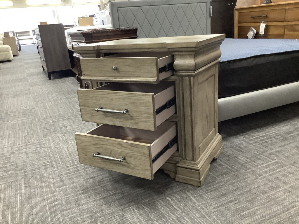 76873 - Pulaski Madison Ridge Nightstand 29x18x29