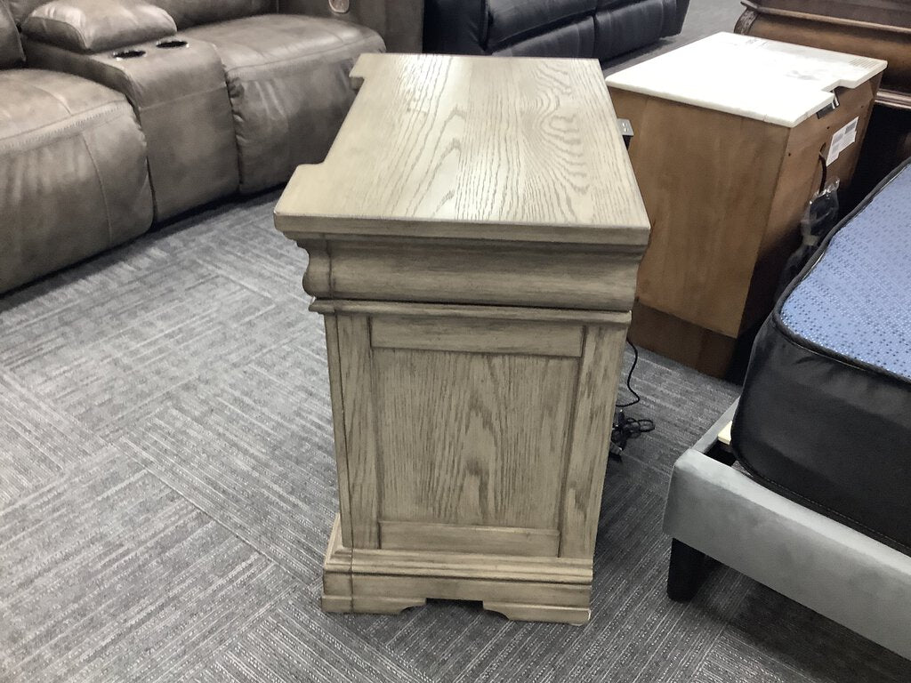 76873 - Pulaski Madison Ridge Nightstand 29x18x29