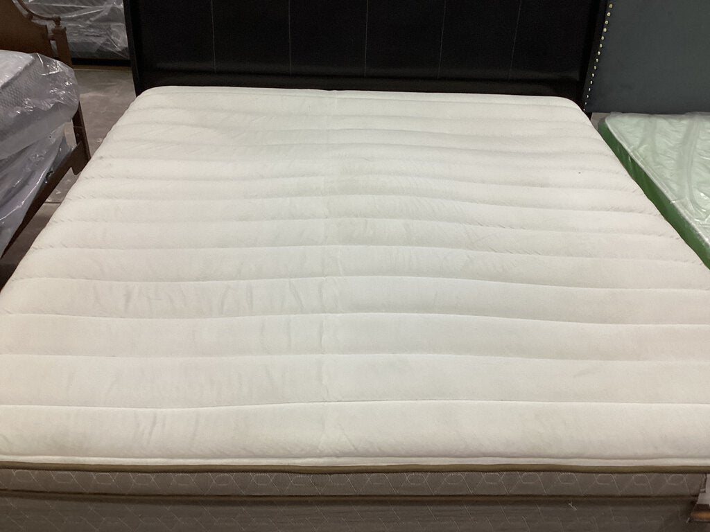 82043 - Gold Euro Top King Mattress w/Box