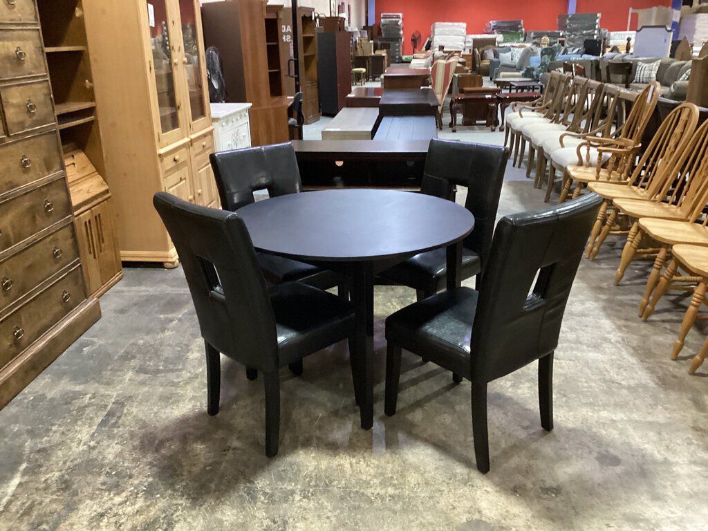 82039 - Black Round 5pc Dining Set 42x30