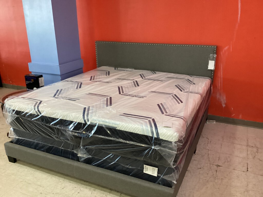 82048 - Therapedic King Foam Mattress