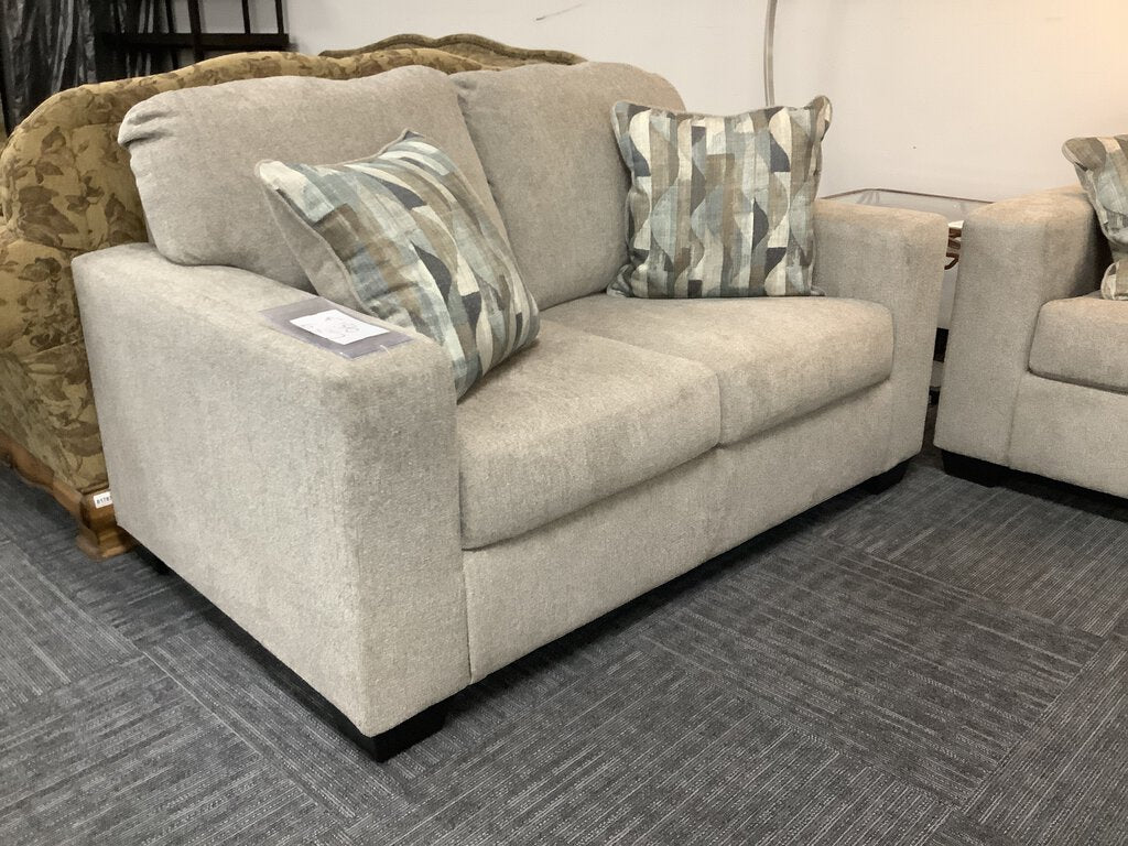 76897 - Ashley Deltona Loveseat 58x38x37