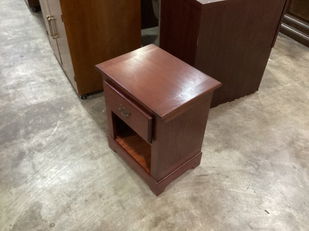 82063 - Chair Side Table 17x13x21