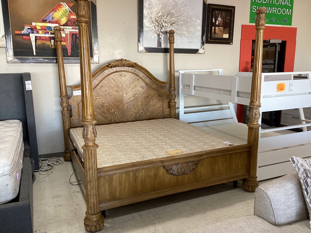 82029 - King Post Bed Frame w/Platform Base 85x95x85