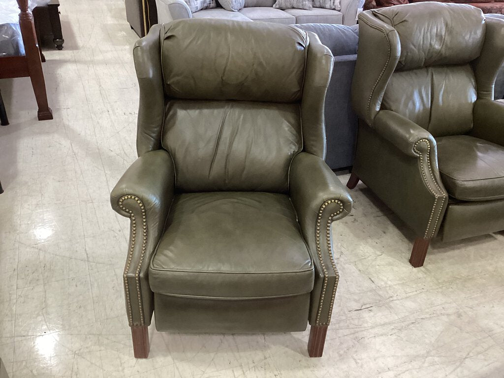 82073 - Ethan Allen Push Back Recliner 34x34x42