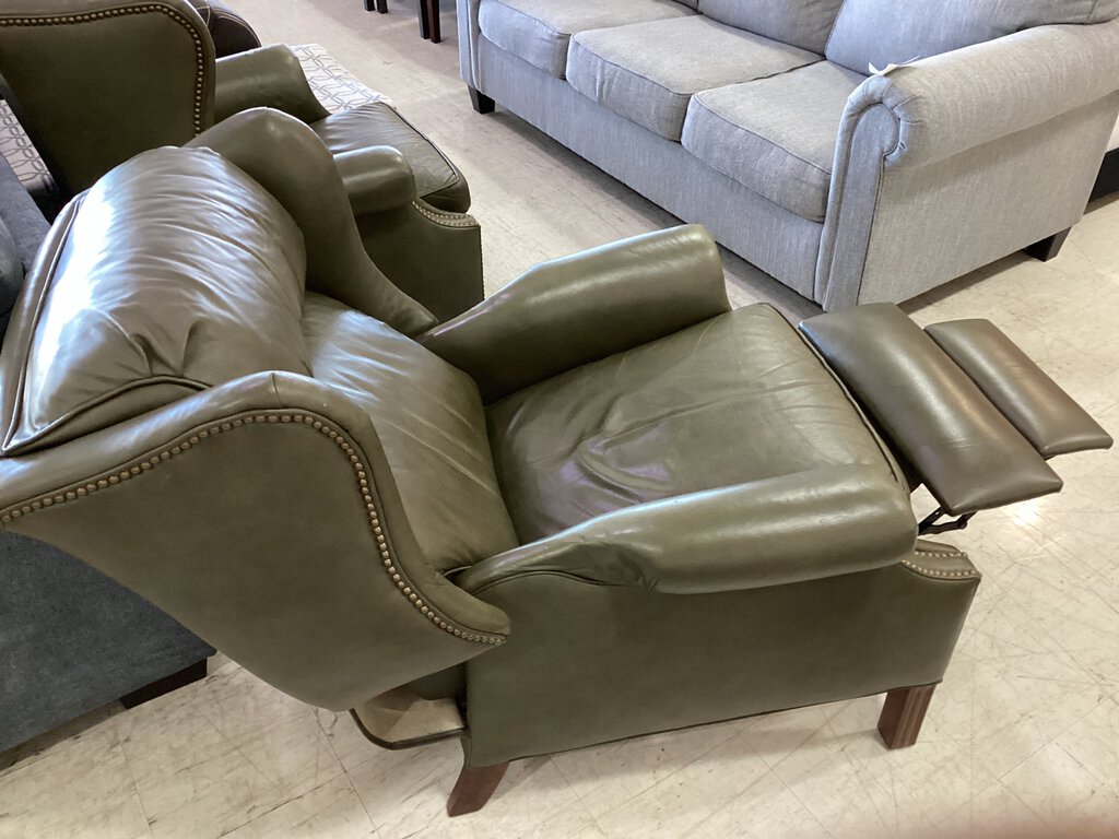 82073 - Ethan Allen Push Back Recliner 34x34x42