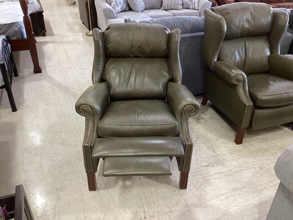 82073 - Ethan Allen Push Back Recliner 34x34x42