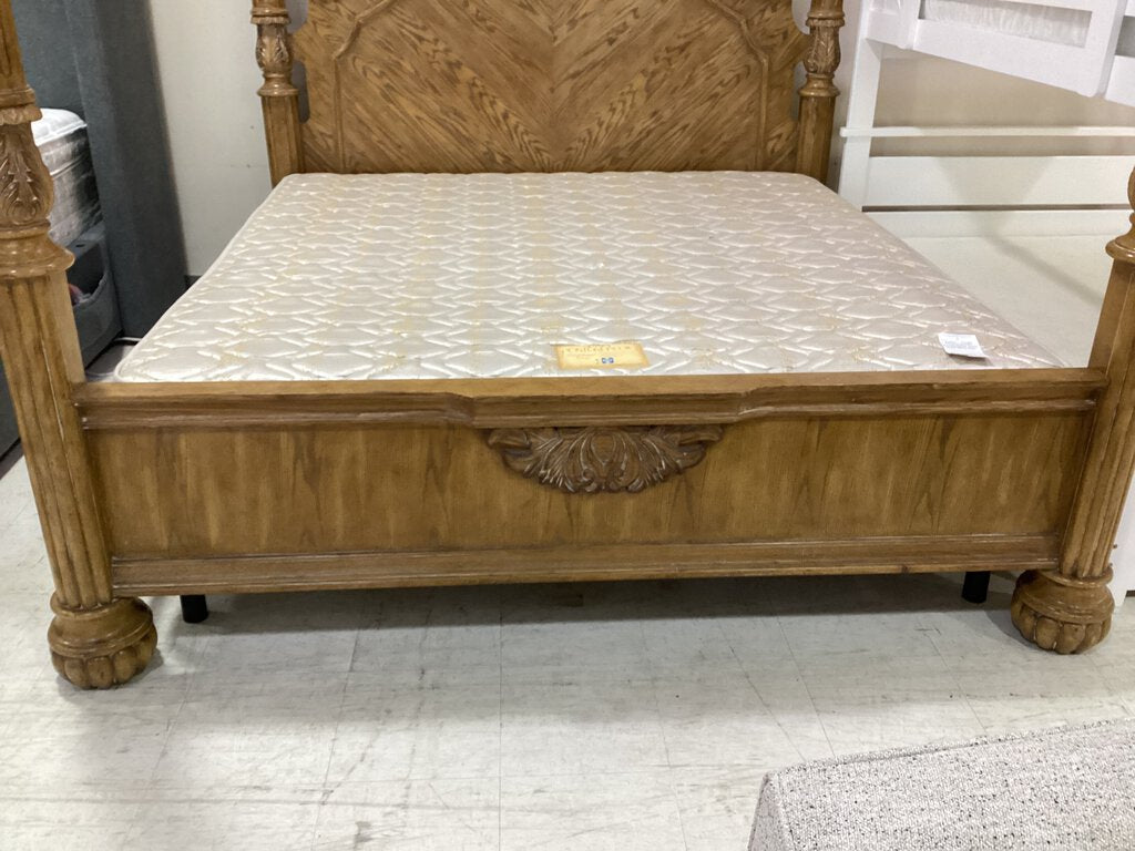 82029 - King Post Bed Frame w/Platform Base 85x95x85