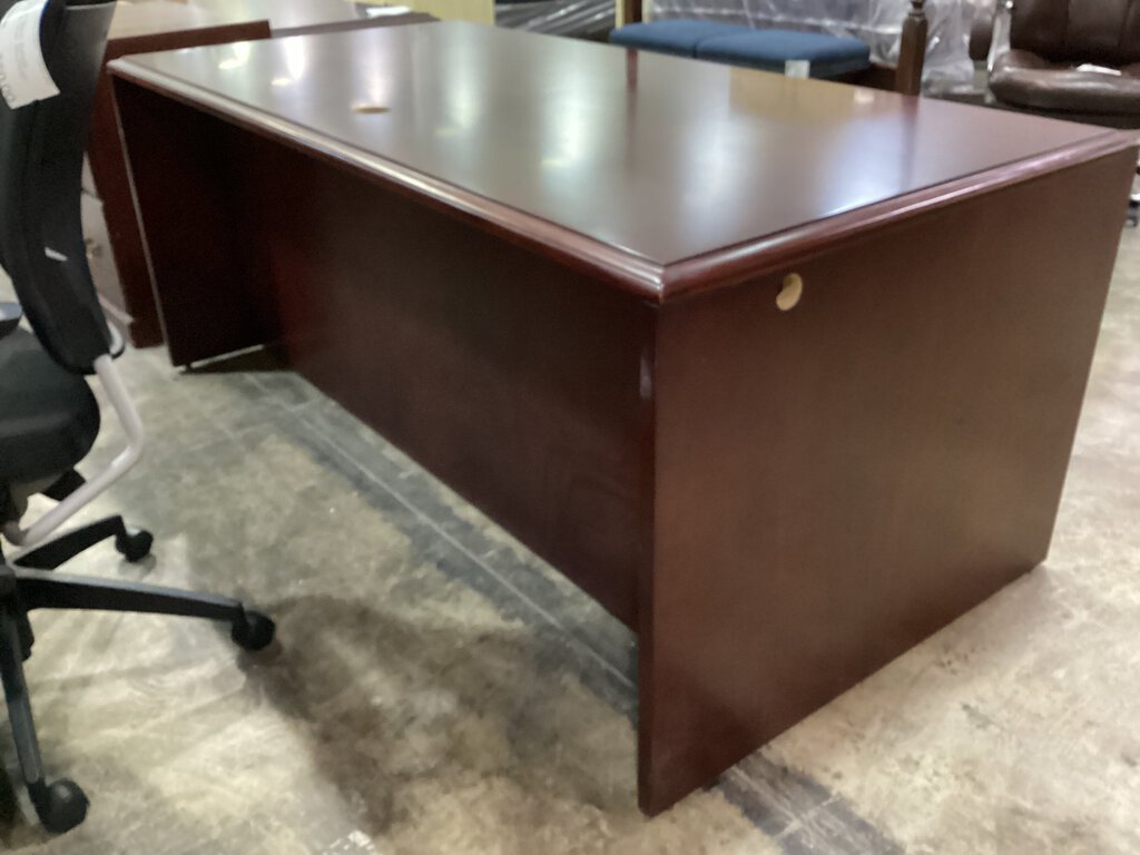 82095 - Cherry Executive Desk 72x36x30