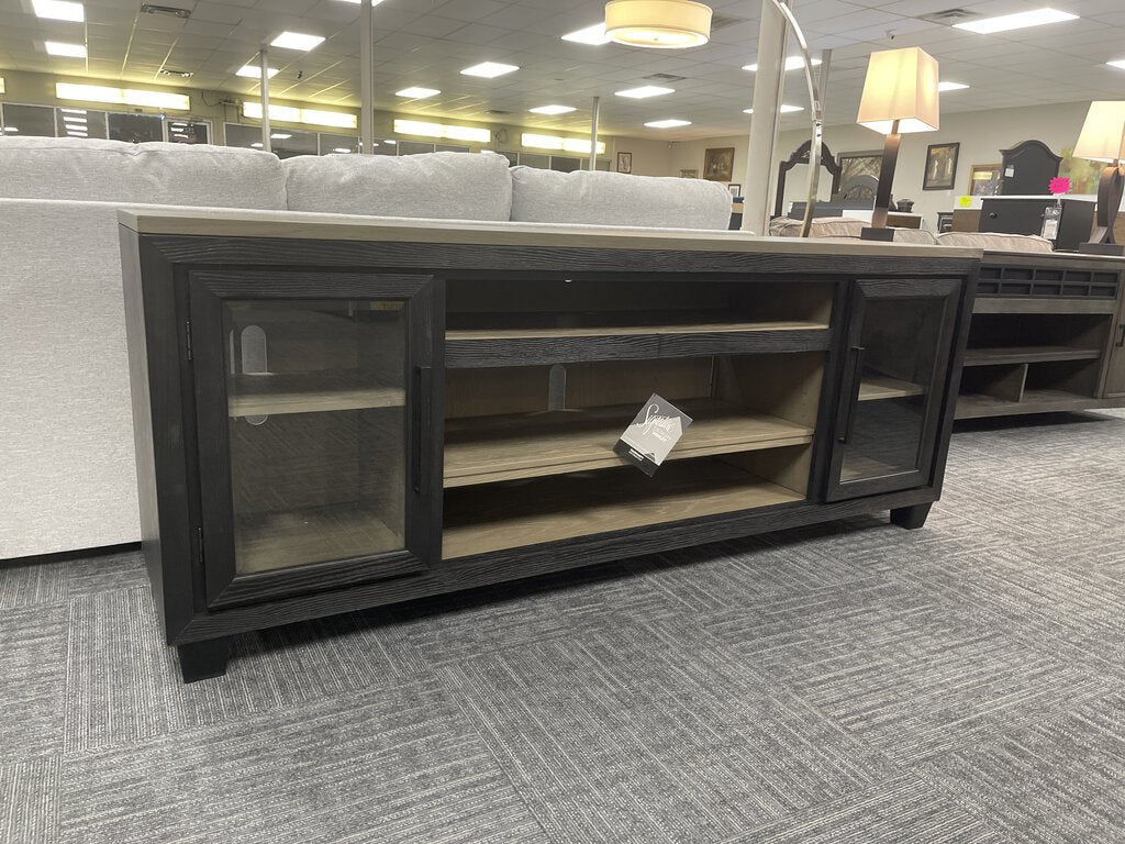 76905 - Ashley Foyland Tv Stand w/Fireplace OPTION 83x32x19