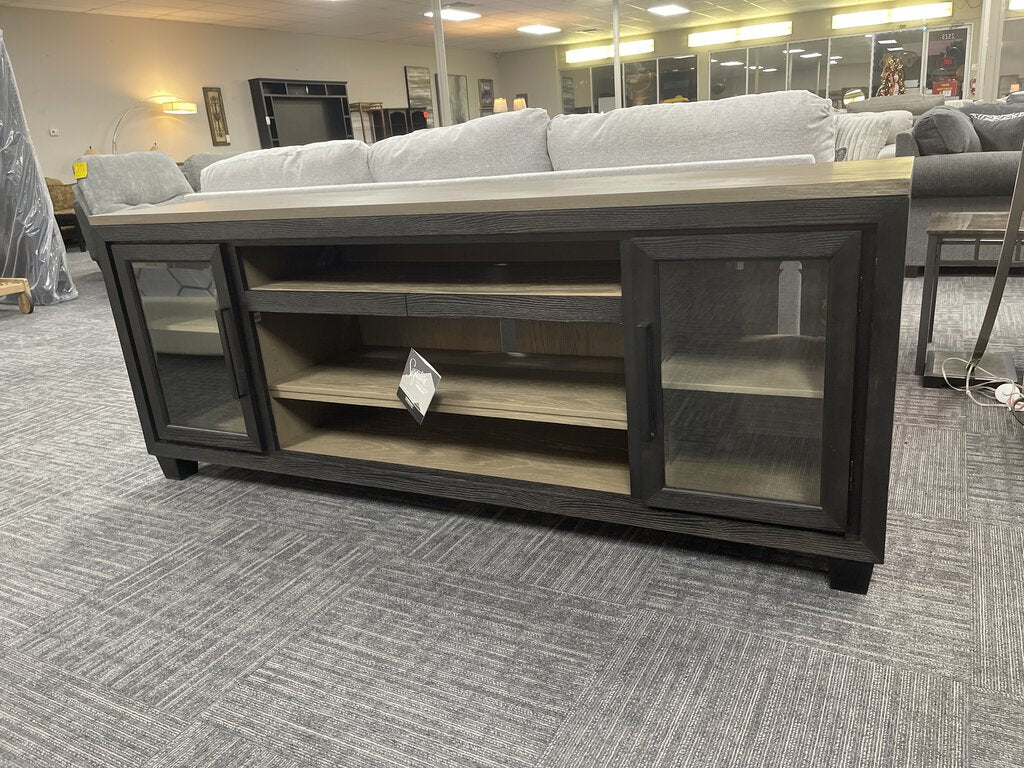 76905 - Ashley Foyland Tv Stand w/Fireplace OPTION 83x32x19