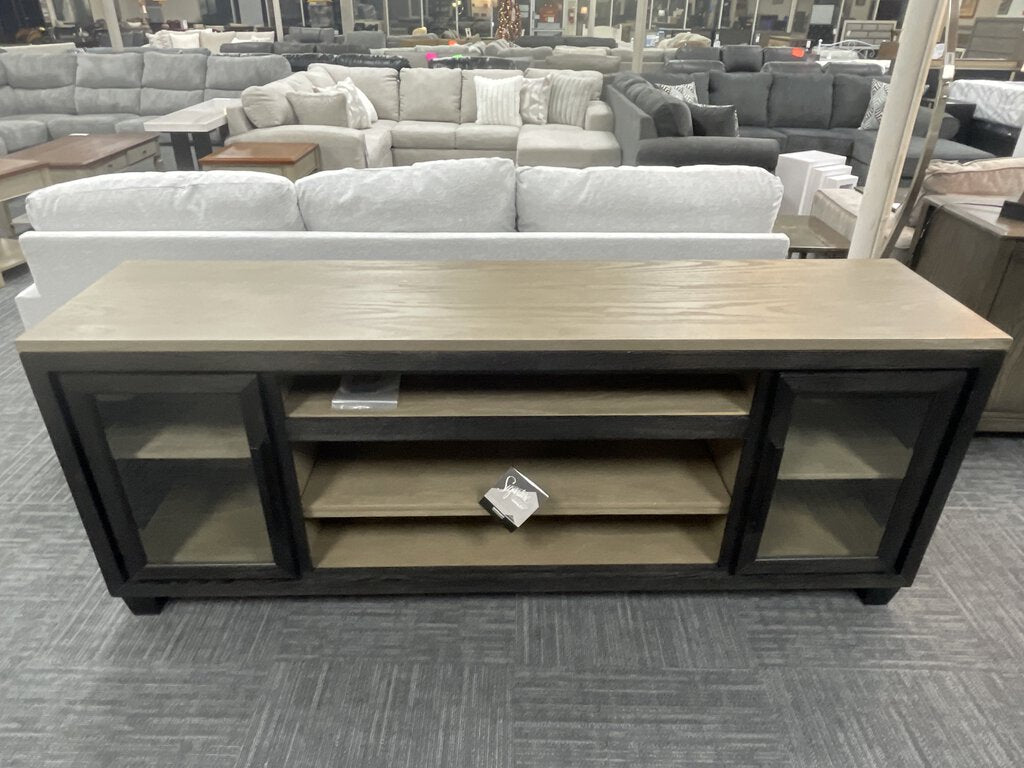 76905 - Ashley Foyland Tv Stand w/Fireplace OPTION 83x32x19