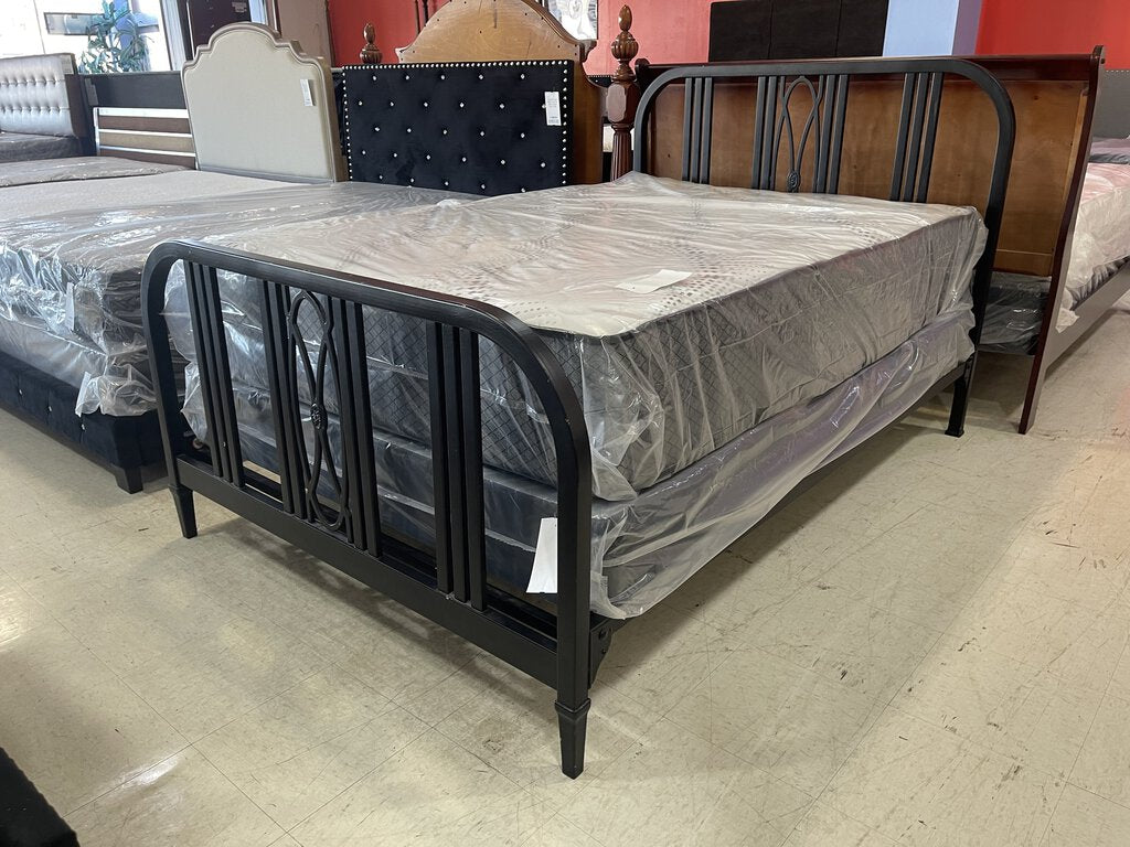 82106 - Black Metal Full Size Bed Frame 54x80x46