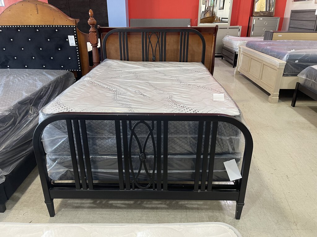 82106 - Black Metal Full Size Bed Frame 54x80x46