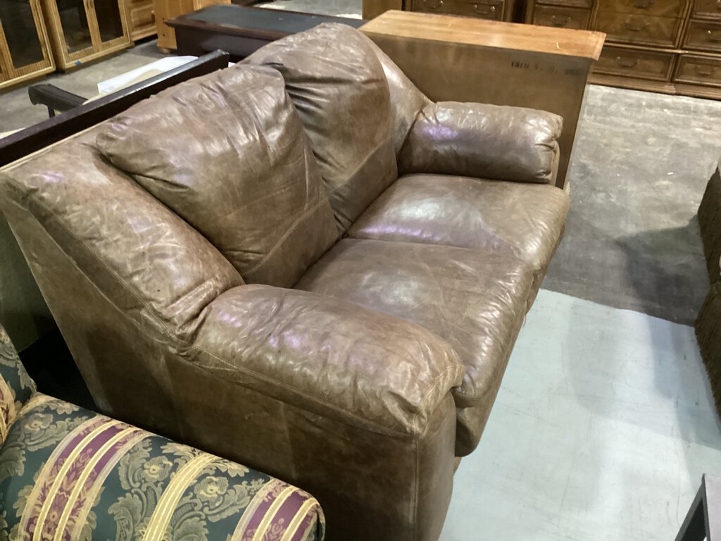 82175 - Leather Loveseat 68x39x36